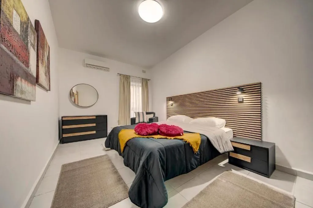 Rachel\'S Apartment contacts